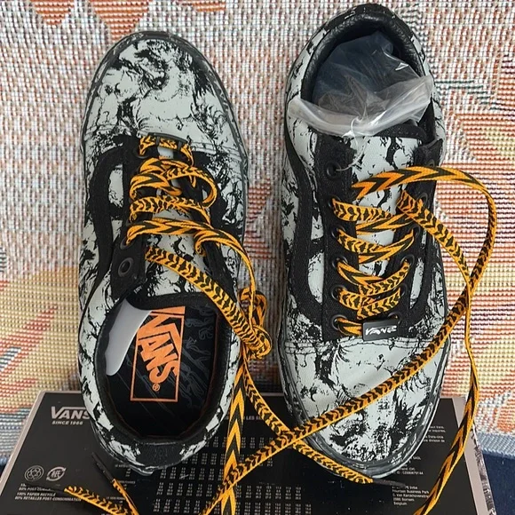 Vans WMNS Old Skool
Year Of The Tiger Black/Gray
VN0A3WKTN42
Sneakers - Picture 13 of 16